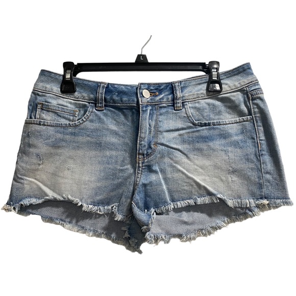 Pink Victoria’s Secret Lightly Distressed Denim Shorts‎ Size 6 - Picture 1 of 6